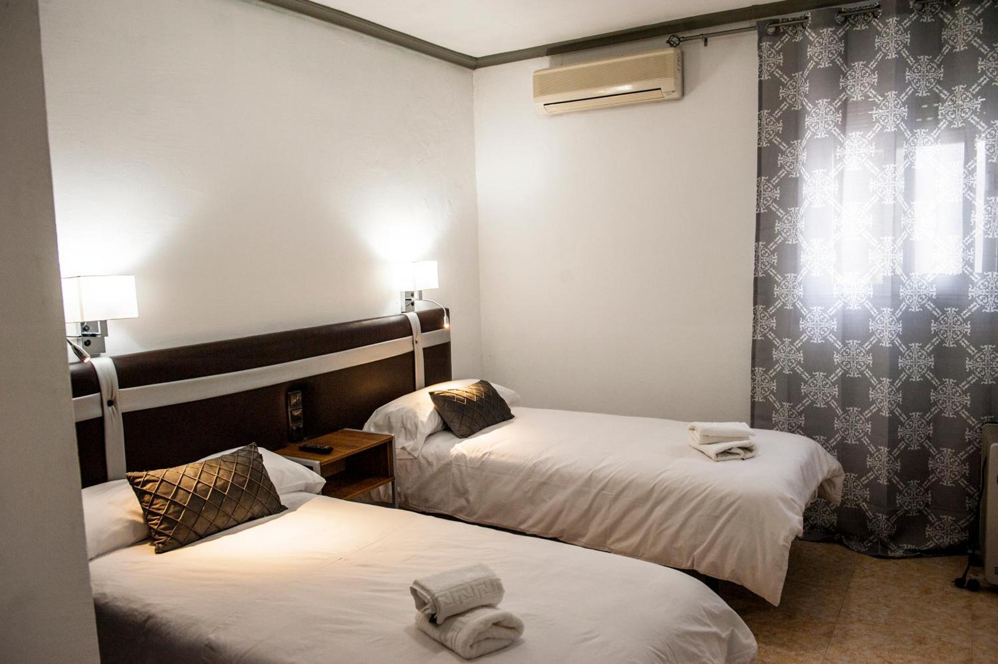 Hostal Las Palomas Lucena Ngoại thất bức ảnh